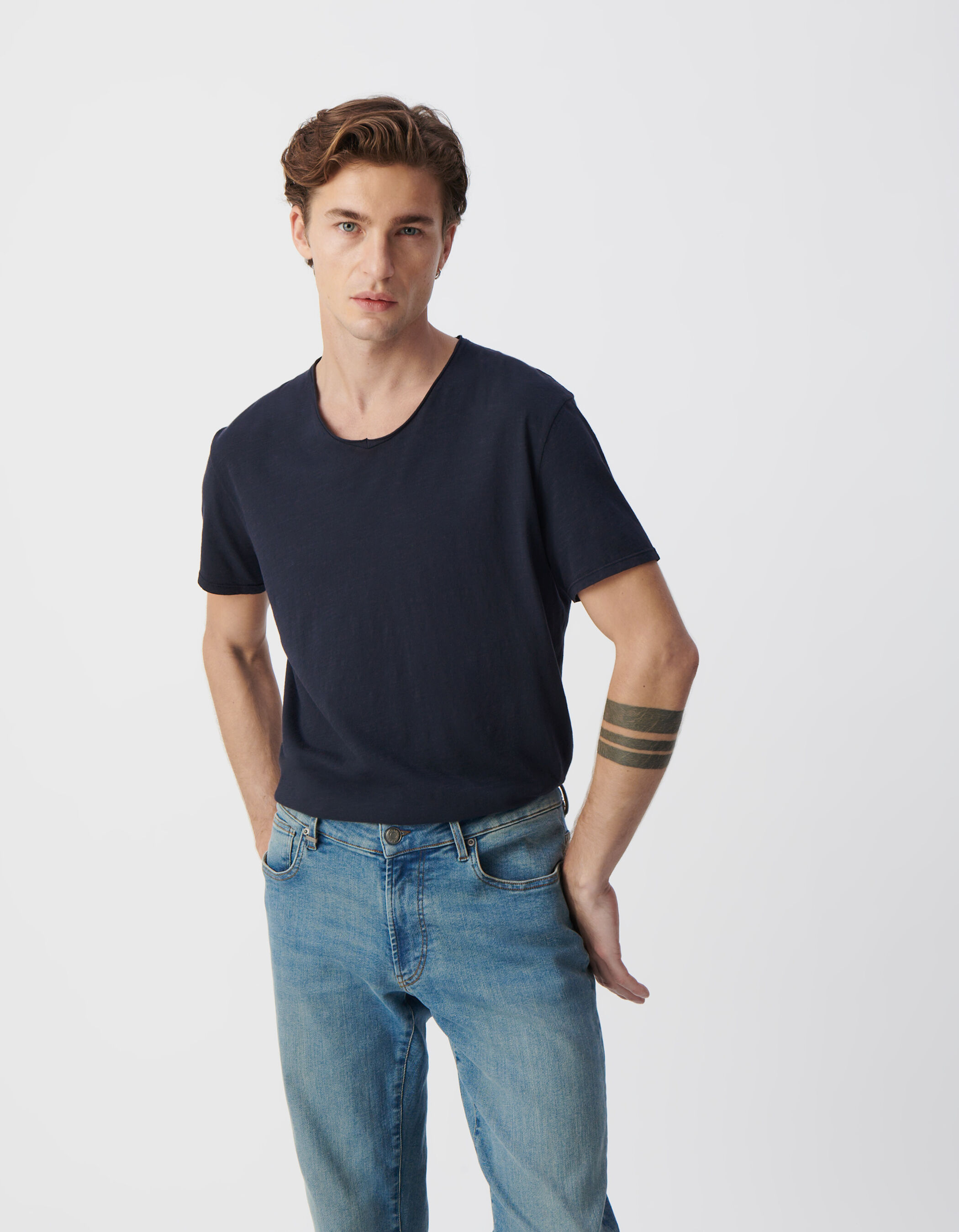 T-shirt L'Essentiel marine col V Homme