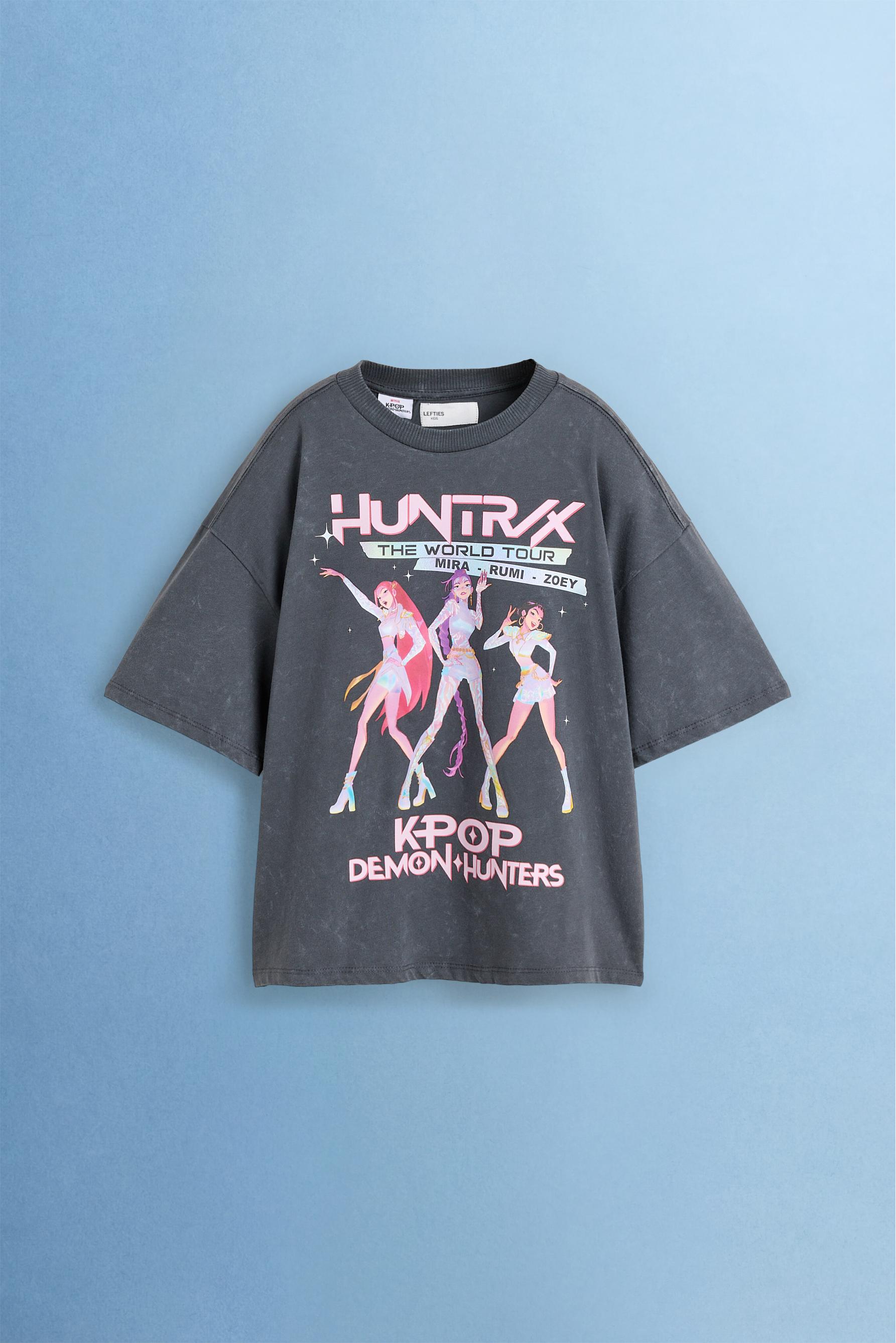 Camiseta Huntrix K-Pop Demon Hunters ™/© Netflix texto trasero