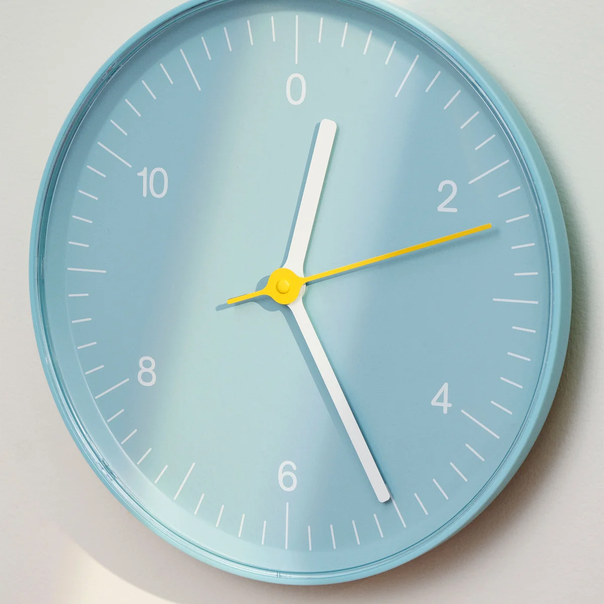 HAY - Wanduhr, blau
