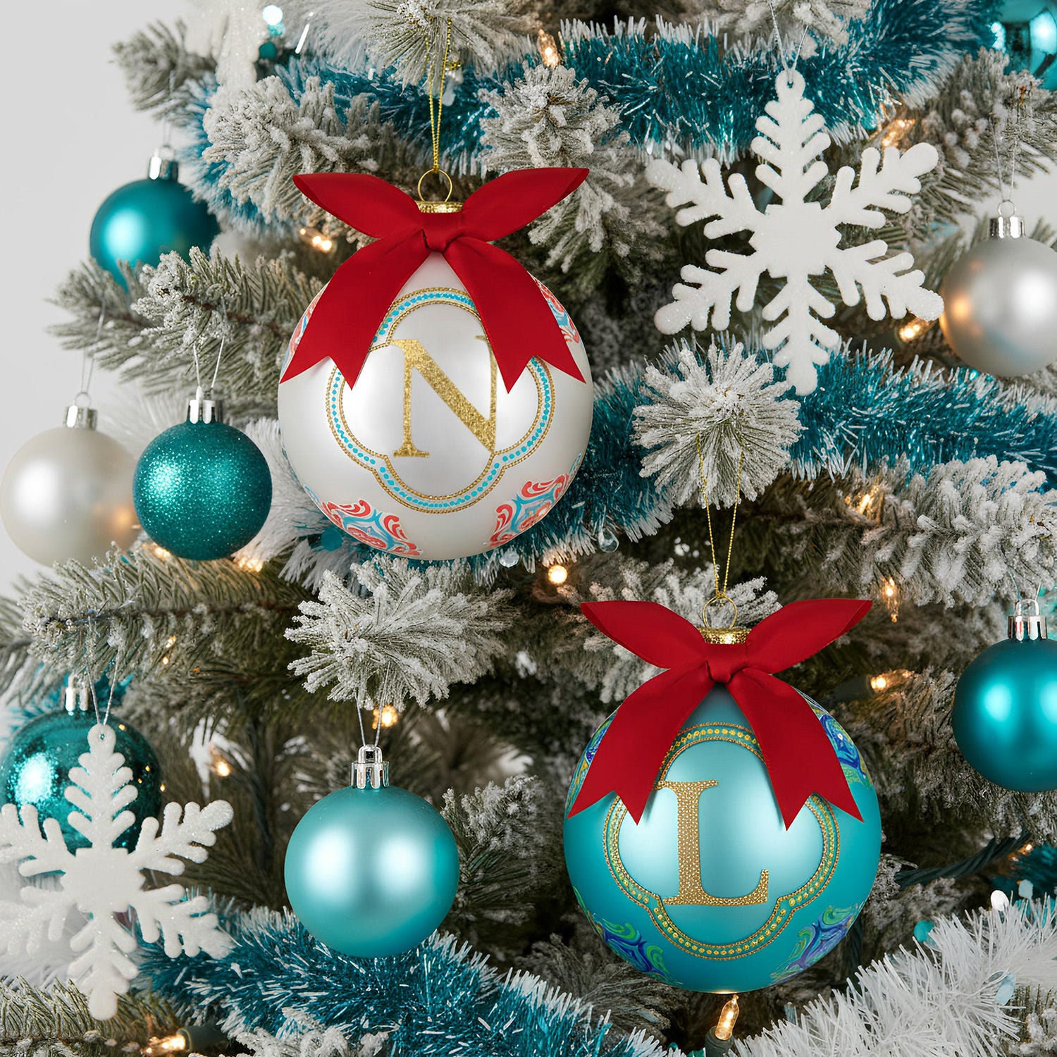 Pallina Natale lettera N bianca 10 cm Royal Garden