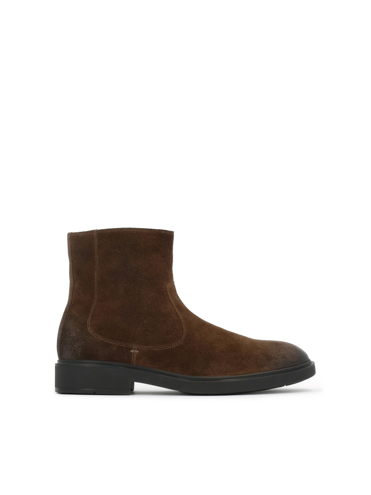 Brown men's suede boots