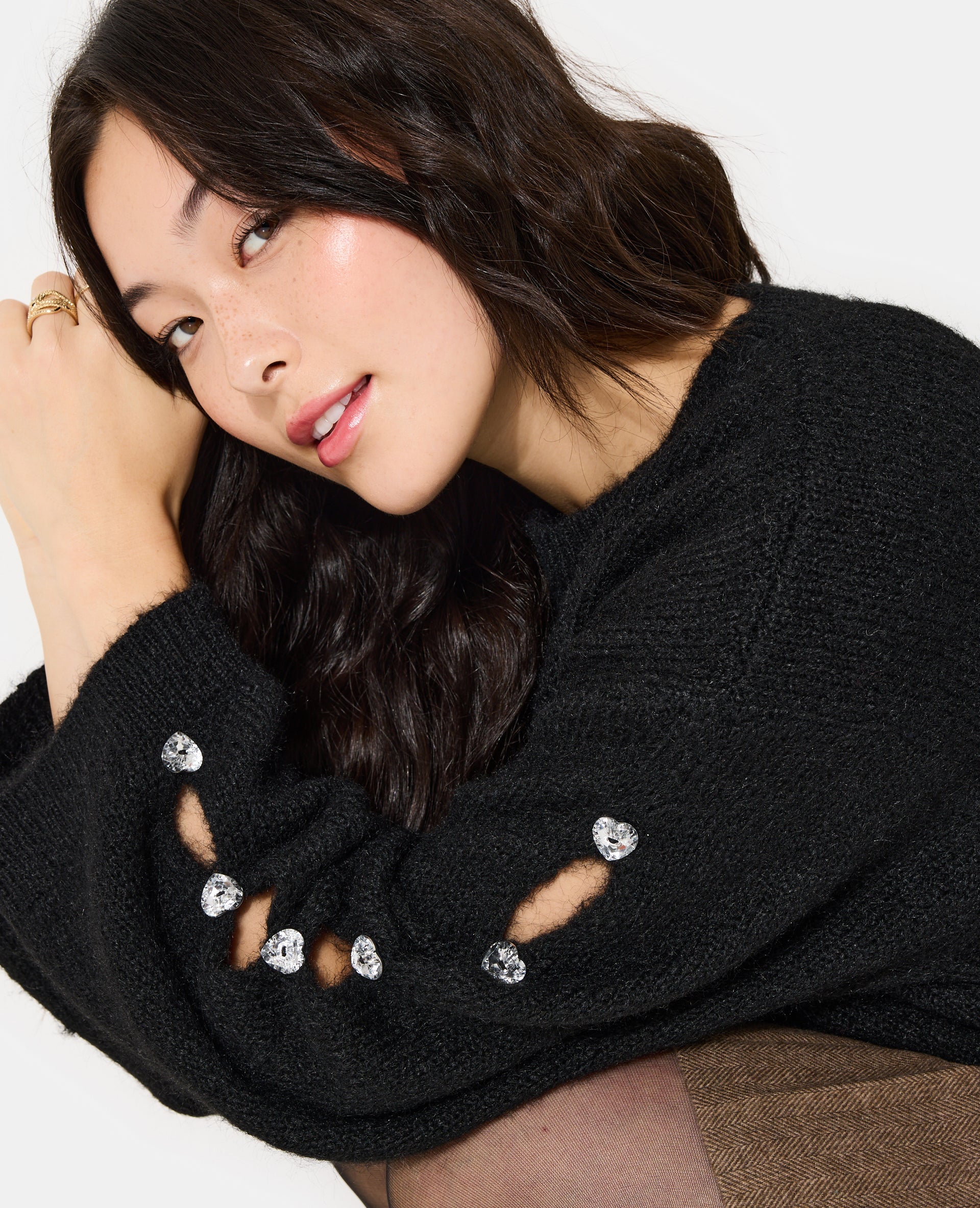 Pull en maille avec strass cœur aux manches