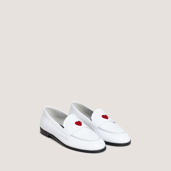 Mocassins à bouts ronds et c?ursen vernis plissé blanc | DONJUAN
