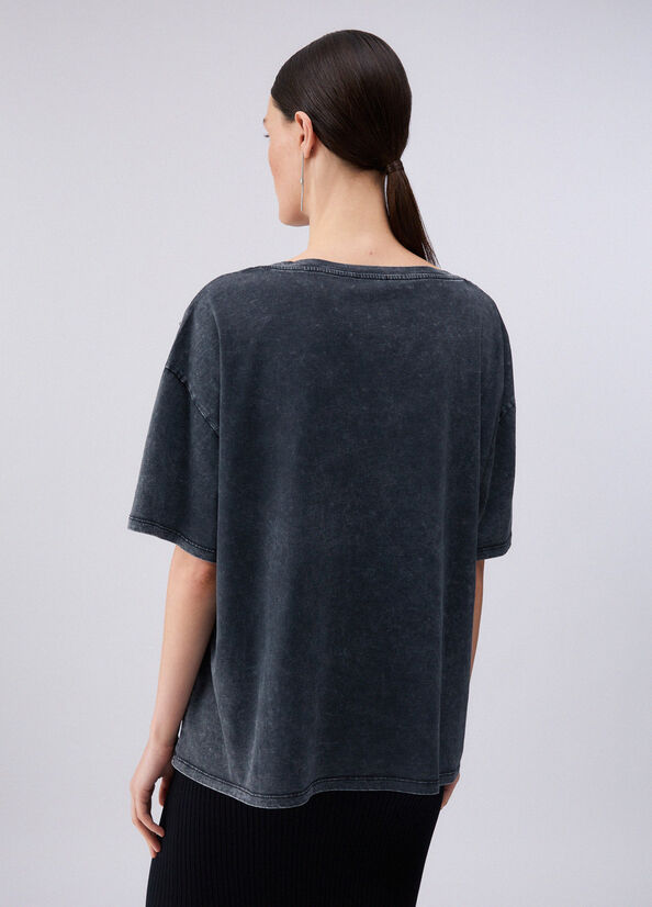 T-shirt con stampa e applicazioni