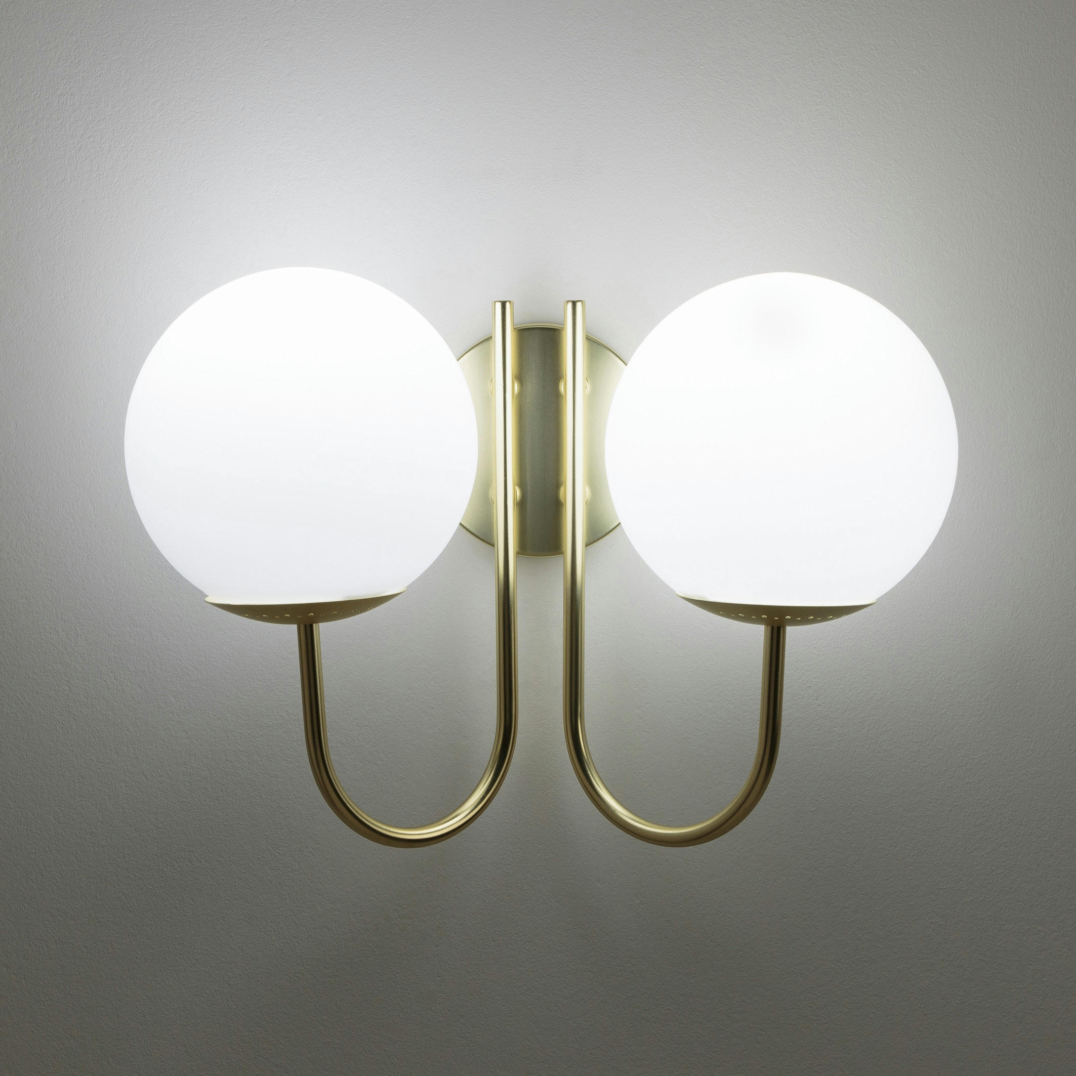 Applique laiton et verre opaline Moricio