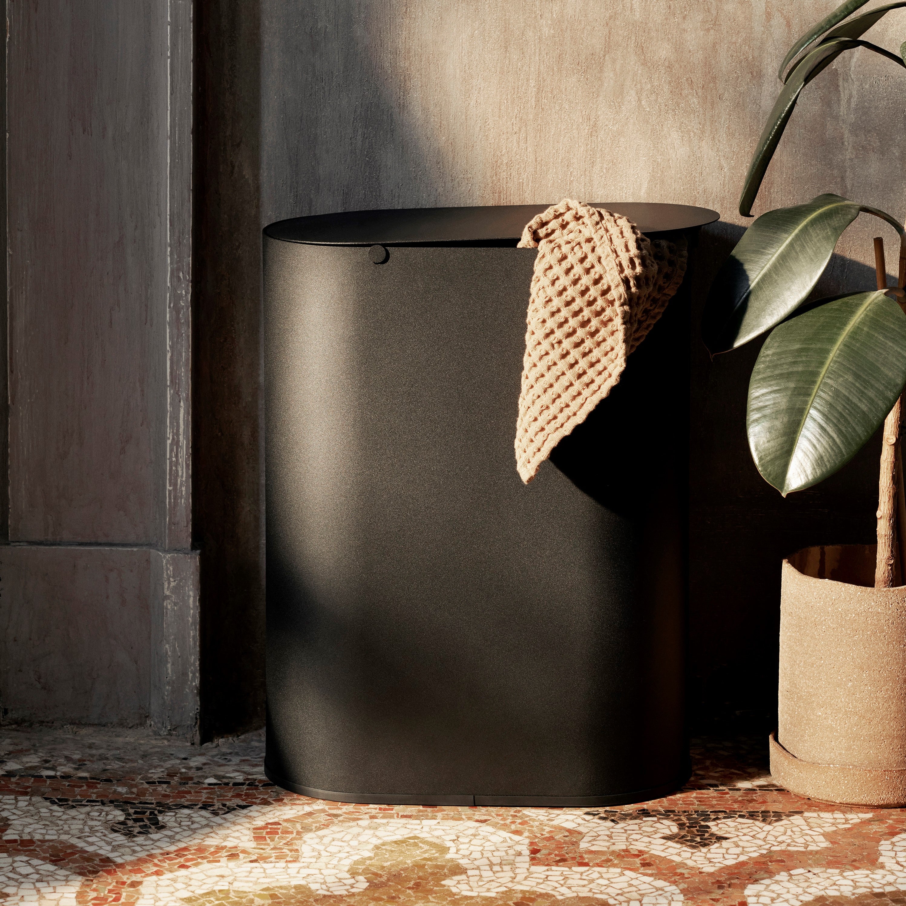 Ferm Living Enkel Afvalemmer - Medium - Black