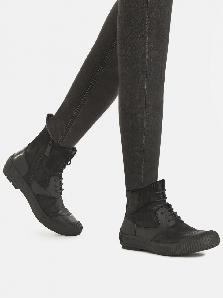Men’s black boots