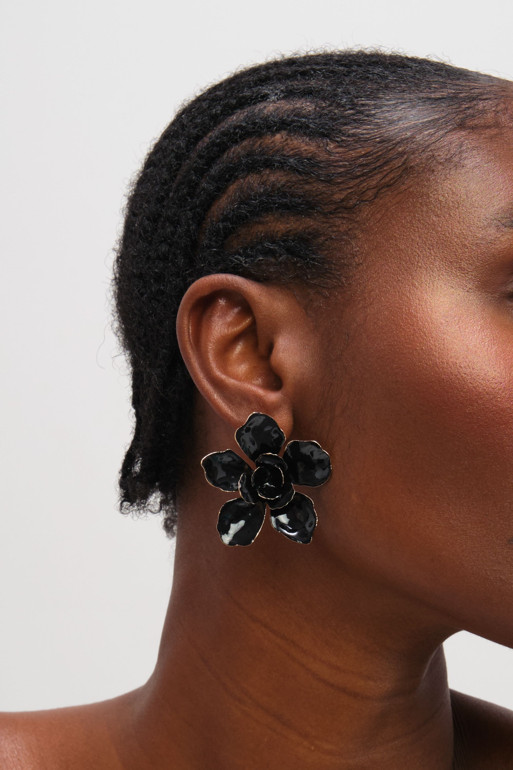 Mood Jet Statement Flower Earrings
