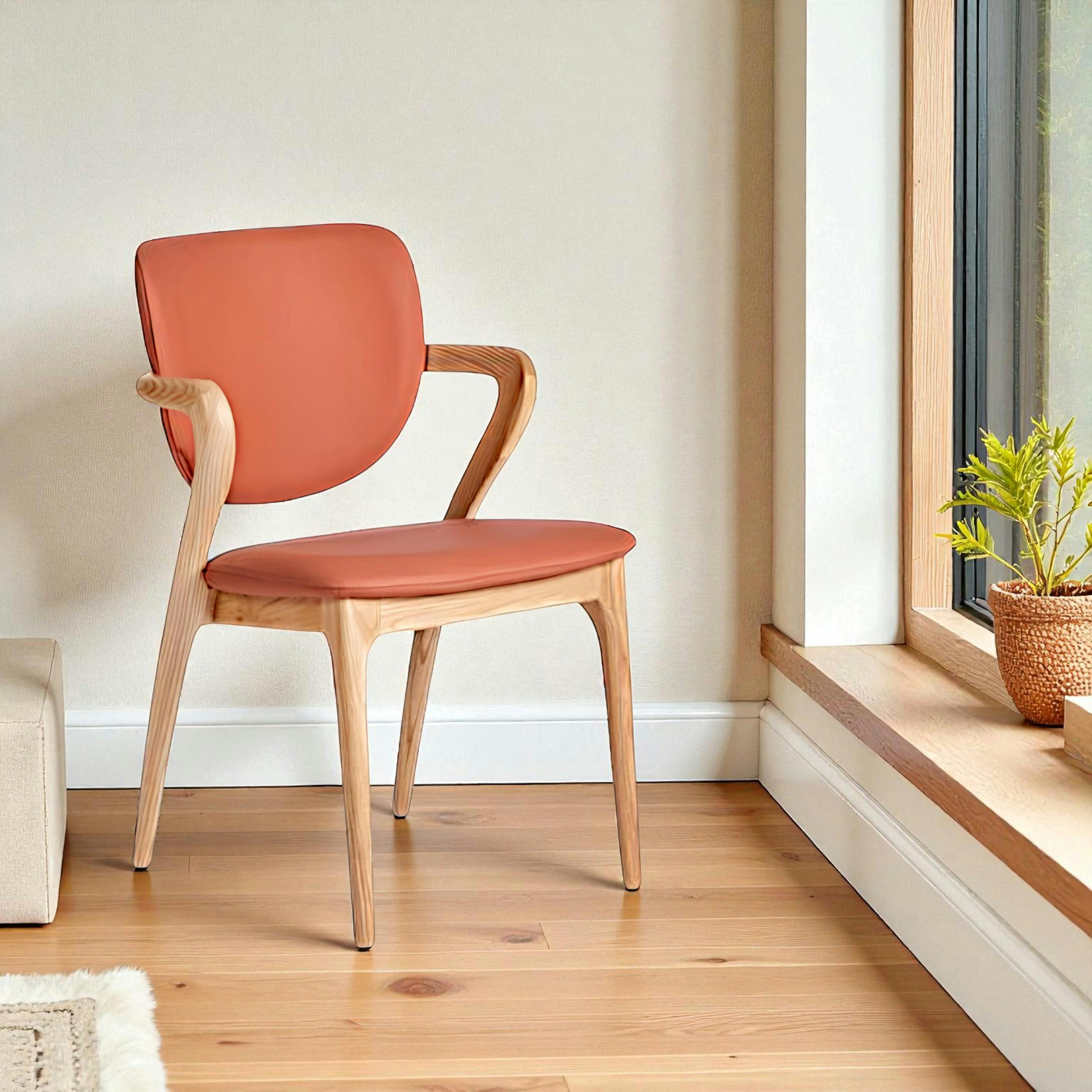 Chaise en cuir terracotta, accoudoirs bois clair ALDER