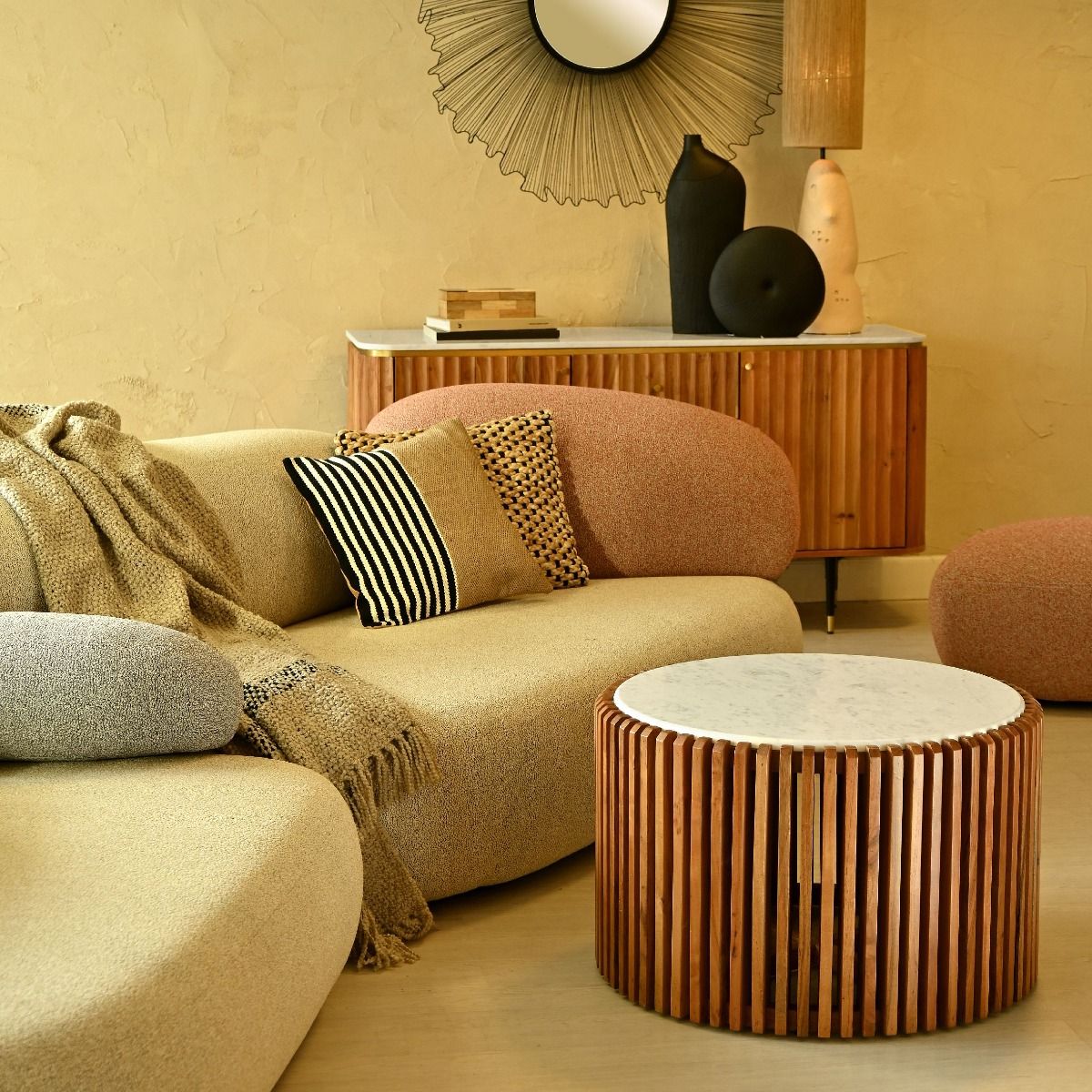 Stolik okrągły M Timeless Craft Marmur Urban Nomad 70x70x42 cm Miloo Home