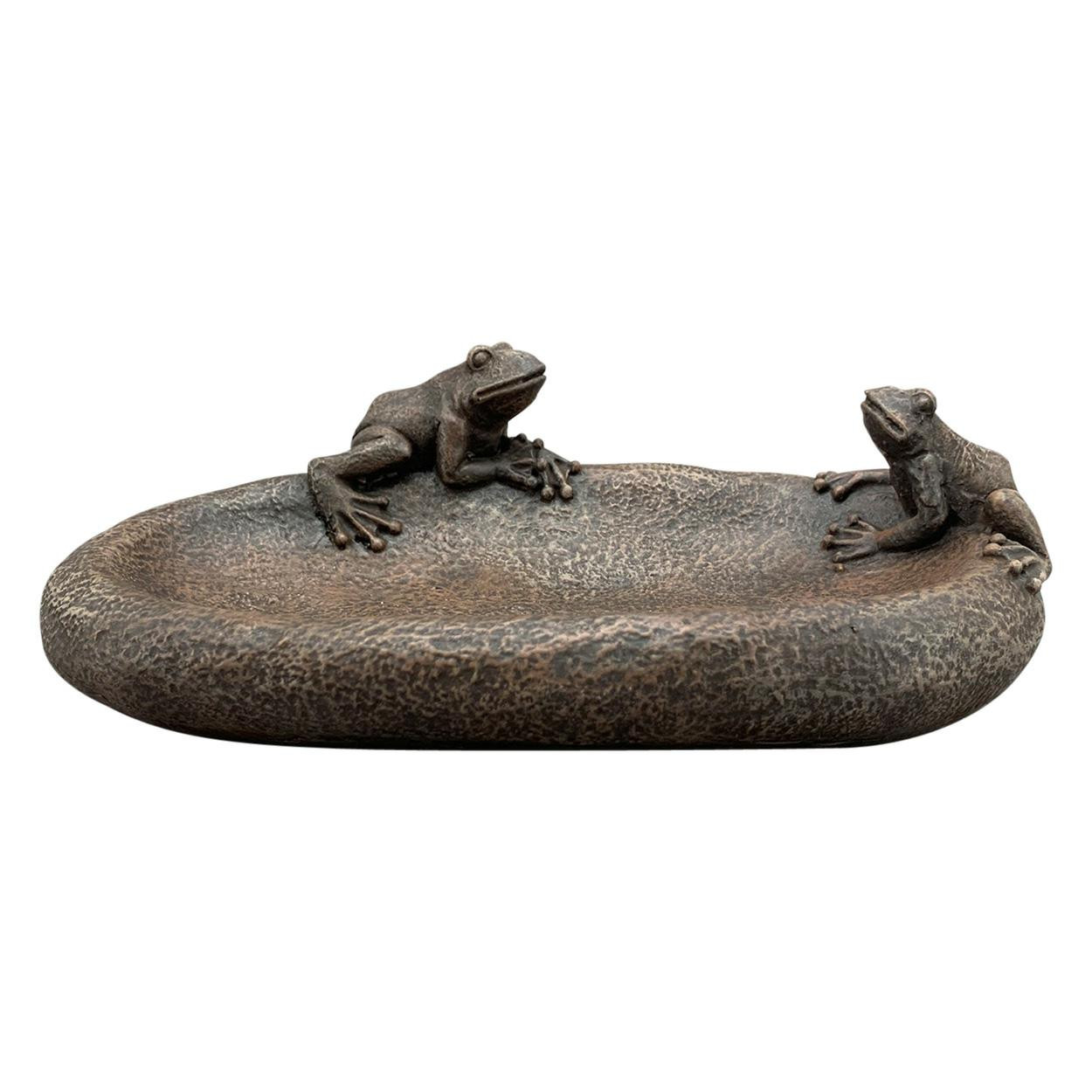Poidełko ogrodowe dla ptaków kamień z 2 żabkami MGO 23,5 x 14,5 cm brązowe