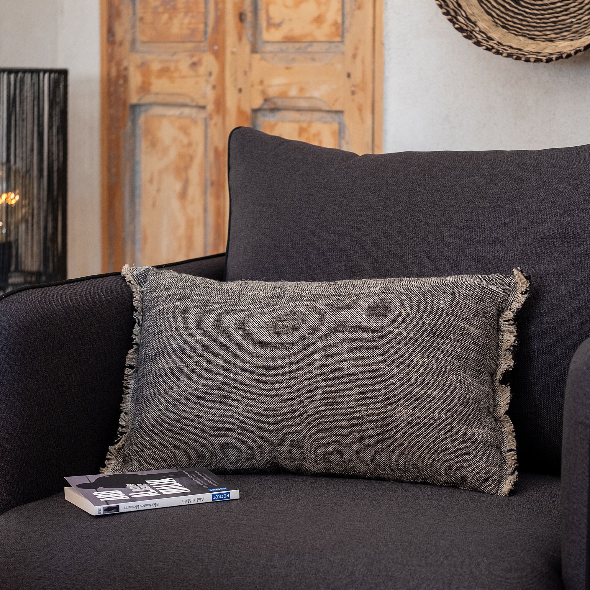 MALLAWI - Coussin en lin chambray - noir 30x50cm