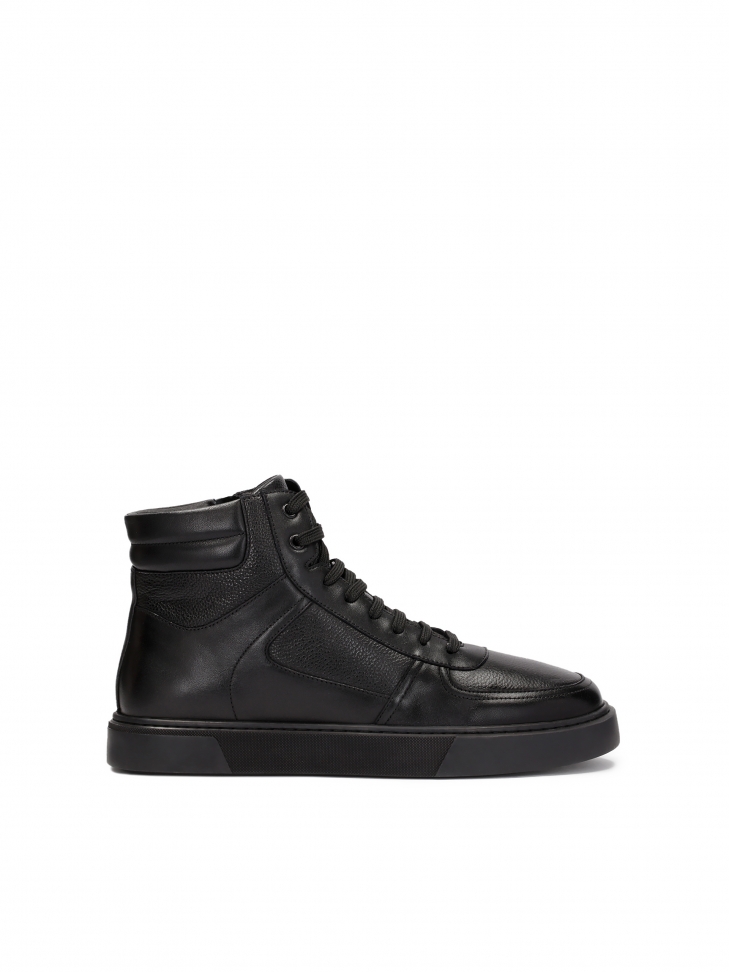 Insulated men's sneakers in black color