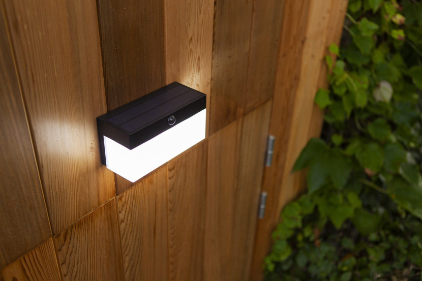 Kinkiet zewnętrzny FRAN z czujnikiem czarny LED 1x10W 800lm IP44 Lutec