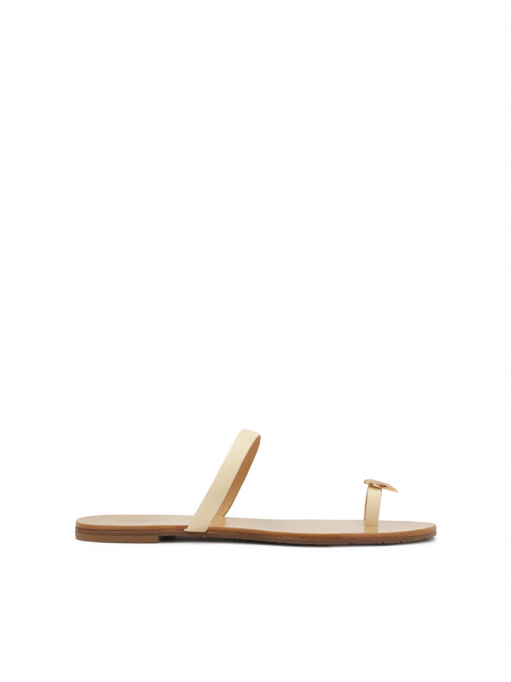 Flat slides with heart on finger strap