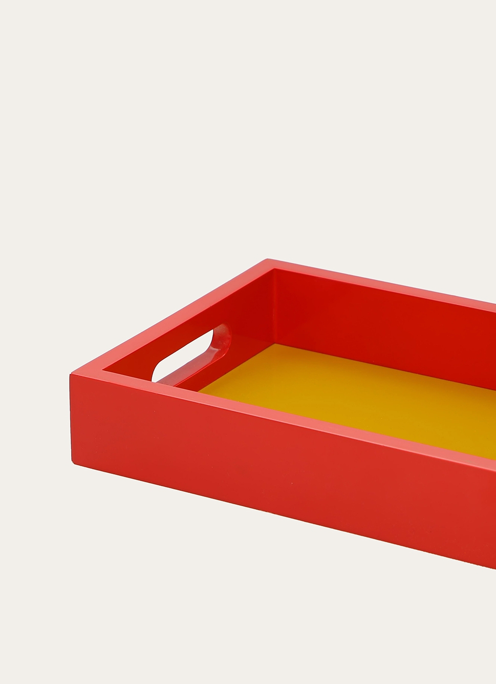 PETIT PLATEAU EN BOIS LAQUÉ rouge