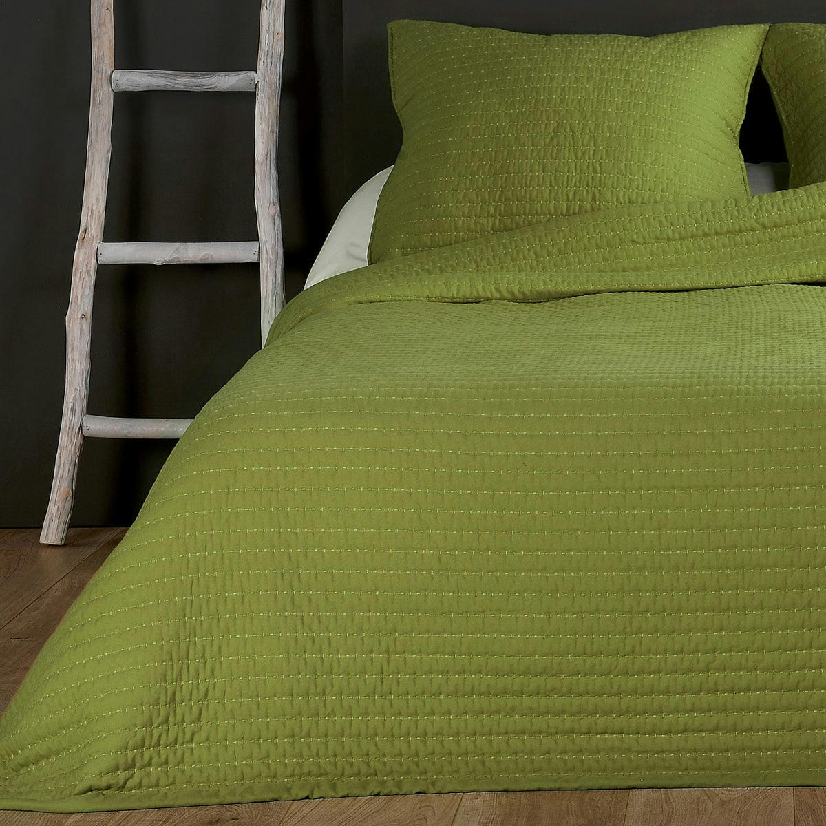 - Couvre lit et taie matelassés polyester vert clair 180x240 cm