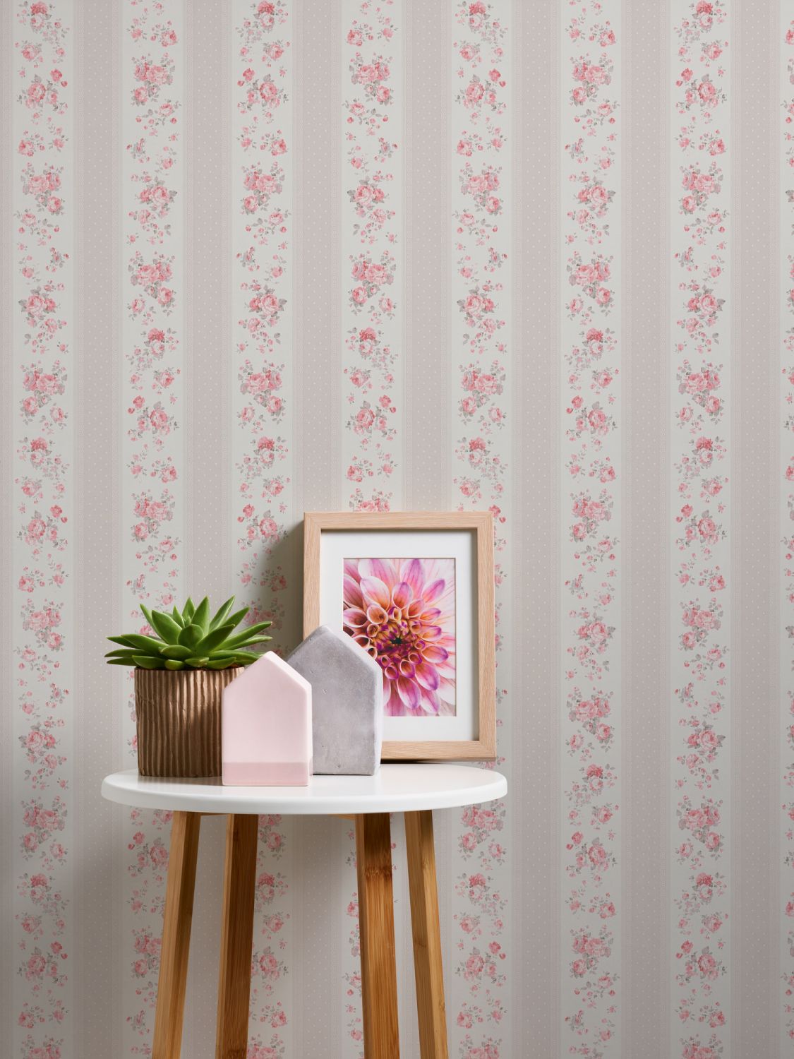 Livingwalls behang bloemmotief groen grijs, wit en rood - 53 cm x 10.05 m - AS-390694