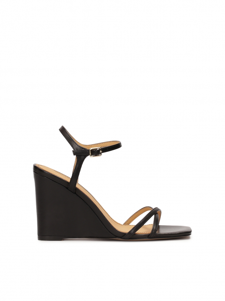 Black platform sandals with square toe