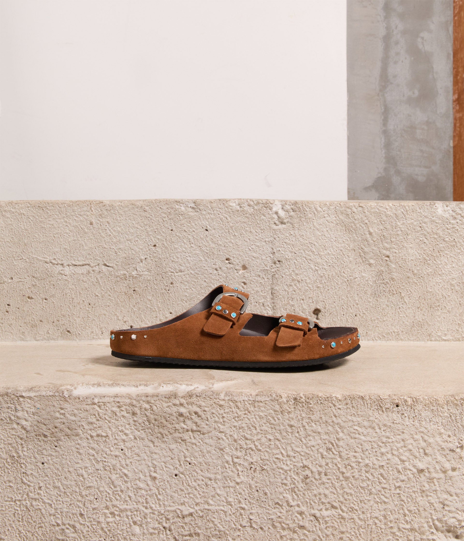 Mules marron cloutées Mambo