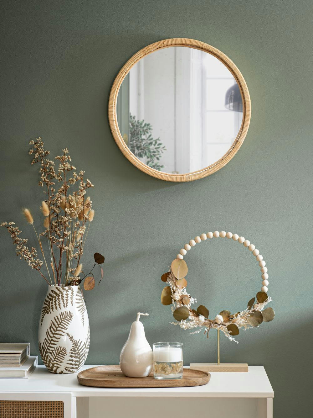 - Vase en grès blanc motifs feuilles dorées H24