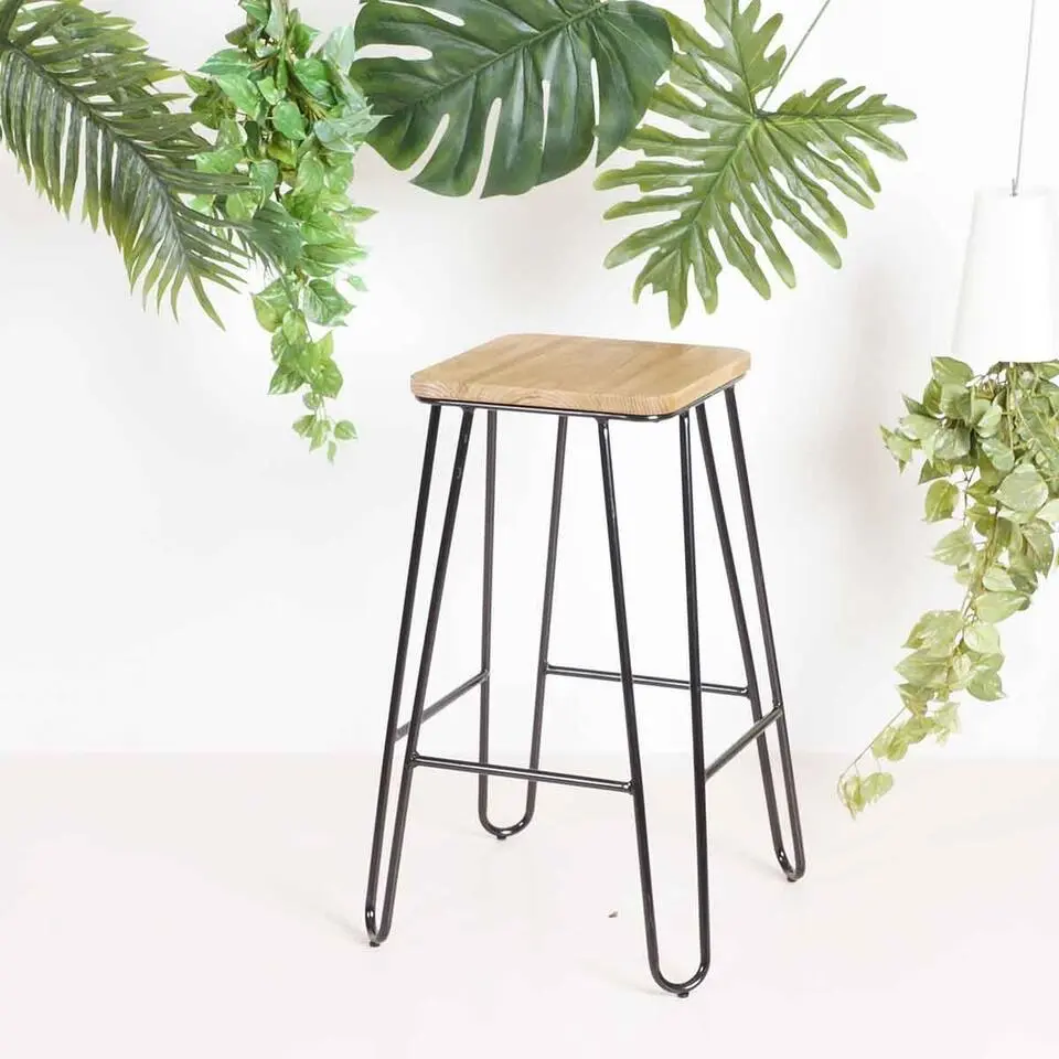 Legend Wire metalen barkruk zwart - met houten zitting - 65 cm