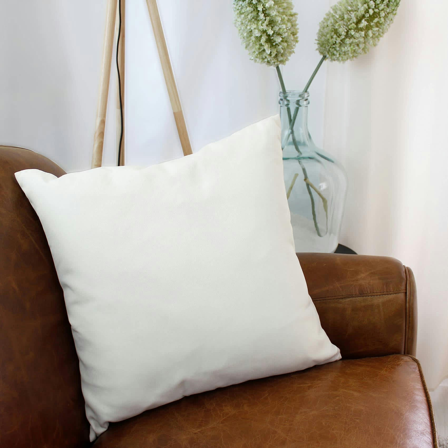 - Coussin uni et déhoussable polyester ecru 50x50 cm