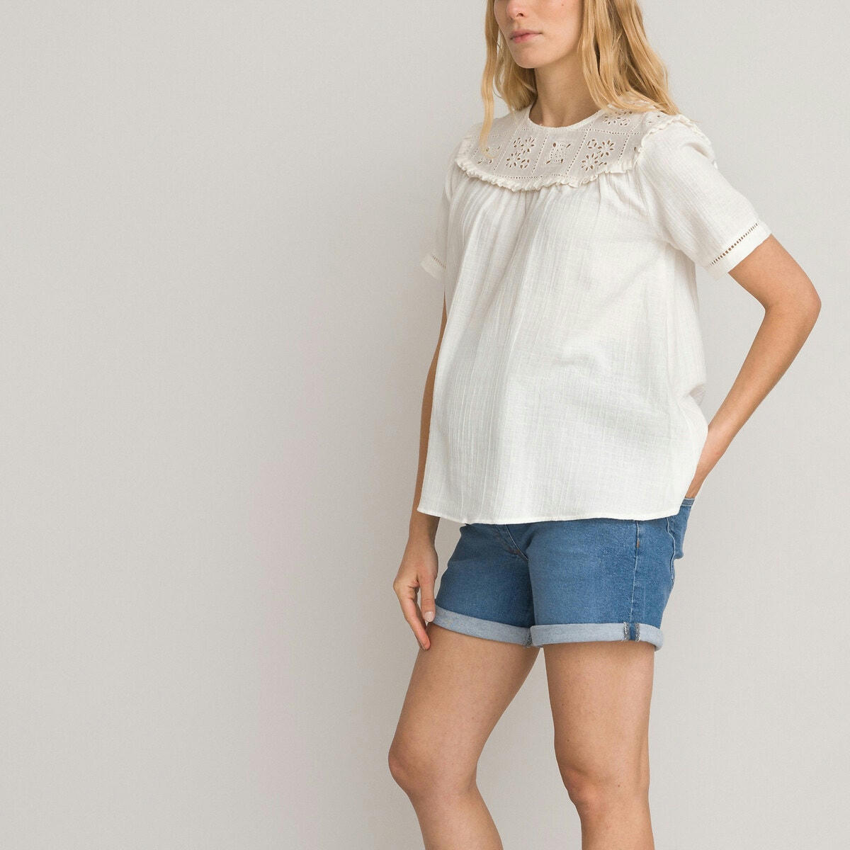 Blouse de grossesse, avec plastron brodé