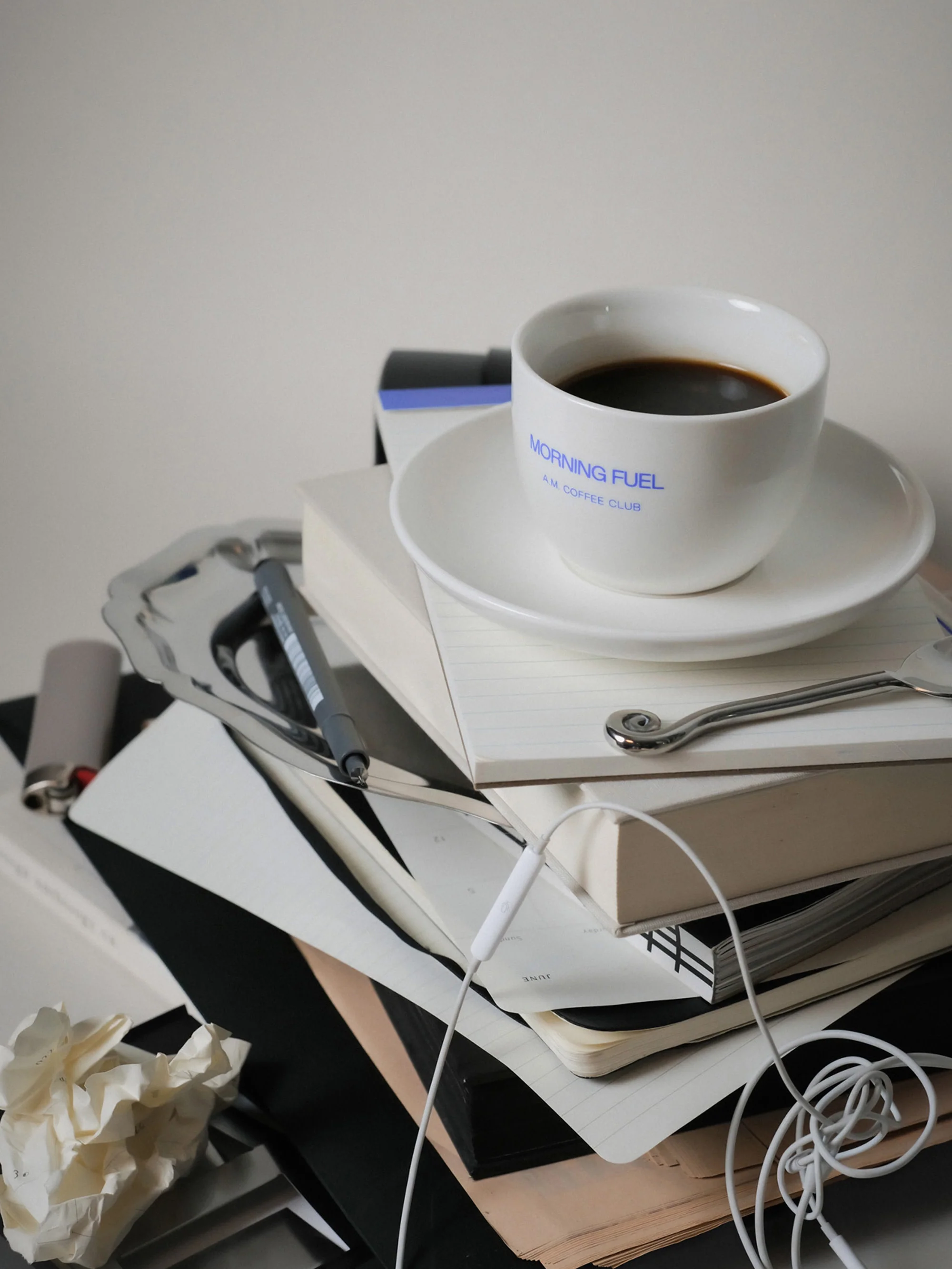 Keramik-Kaffeebecher Morning Fuel mit Untertasse