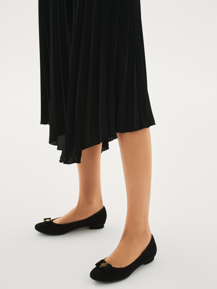 Ladies' black ballerinas