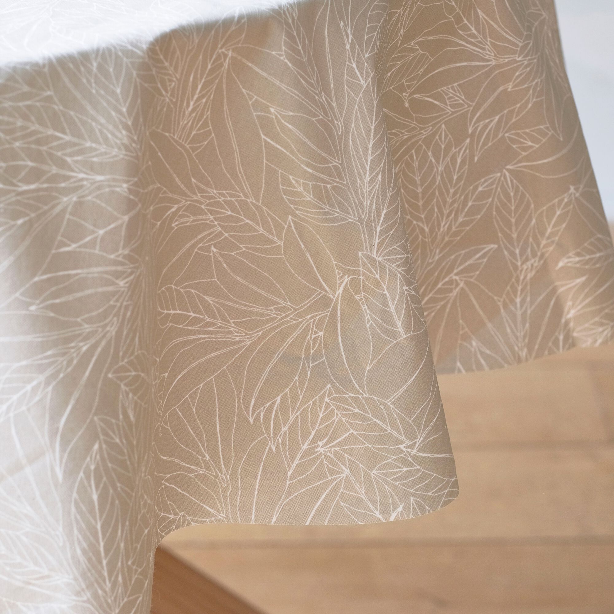 LAURIER - Nappe ronde en coton enduit motif laurier D150cm - beige alpilles