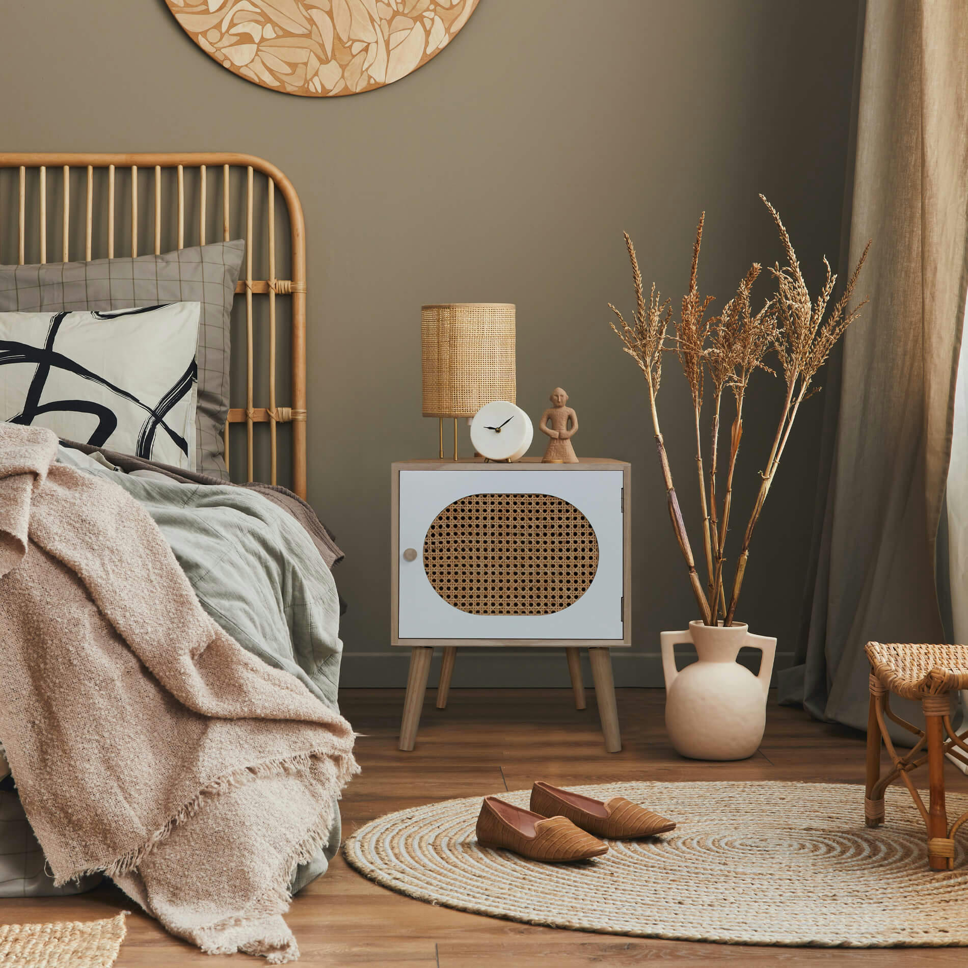 - Table de chevet boho avec 1 porte en bois marron et blanc