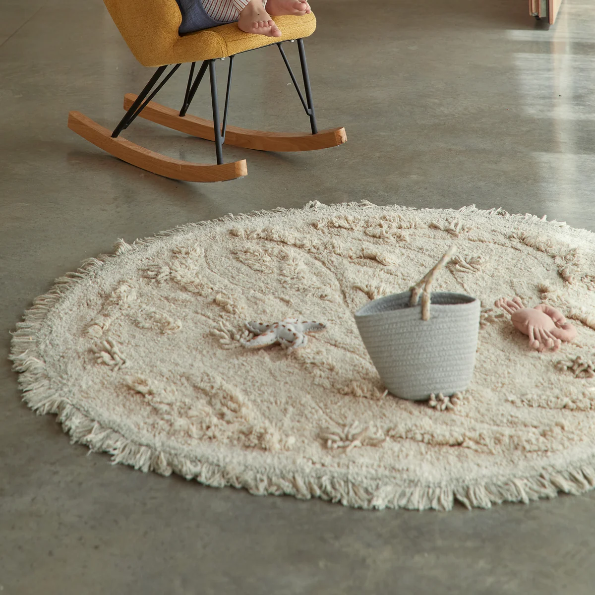 Lorena Canals - Island Spielteppich mit Spielzubehör, Ø 120 cm, natur / hellblau