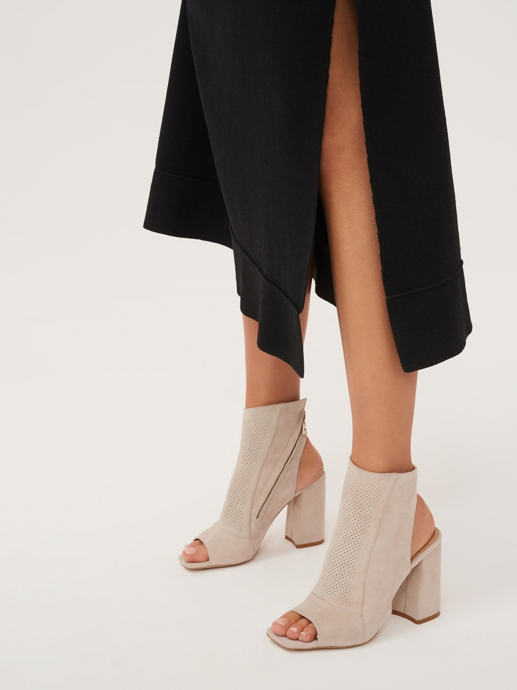 Ladies’ beige peep toe boots