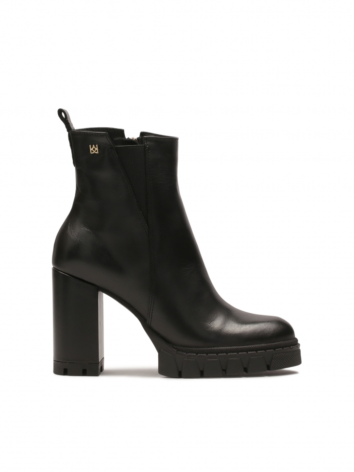 Zipper boots with post and platform