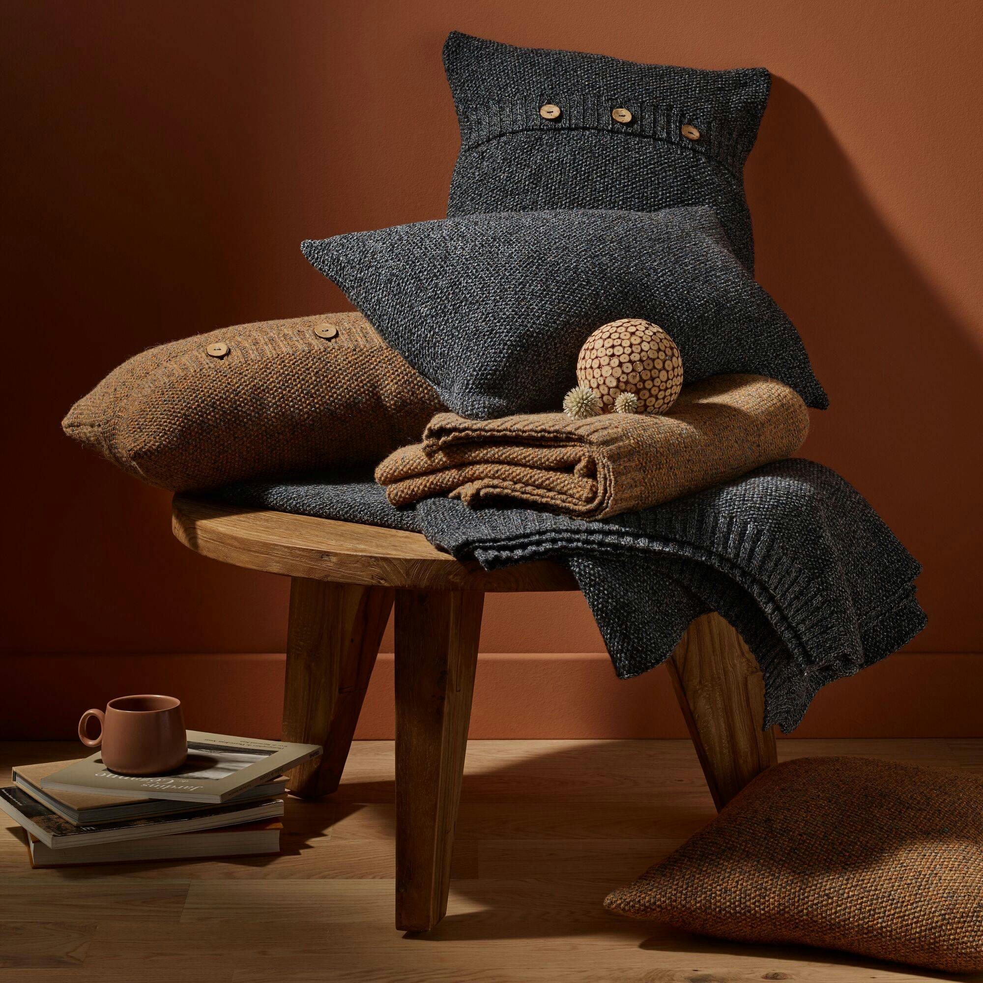 CHARLES - Plaid en chaussettes 100% recyclés 110 x 150 cm gris/noir