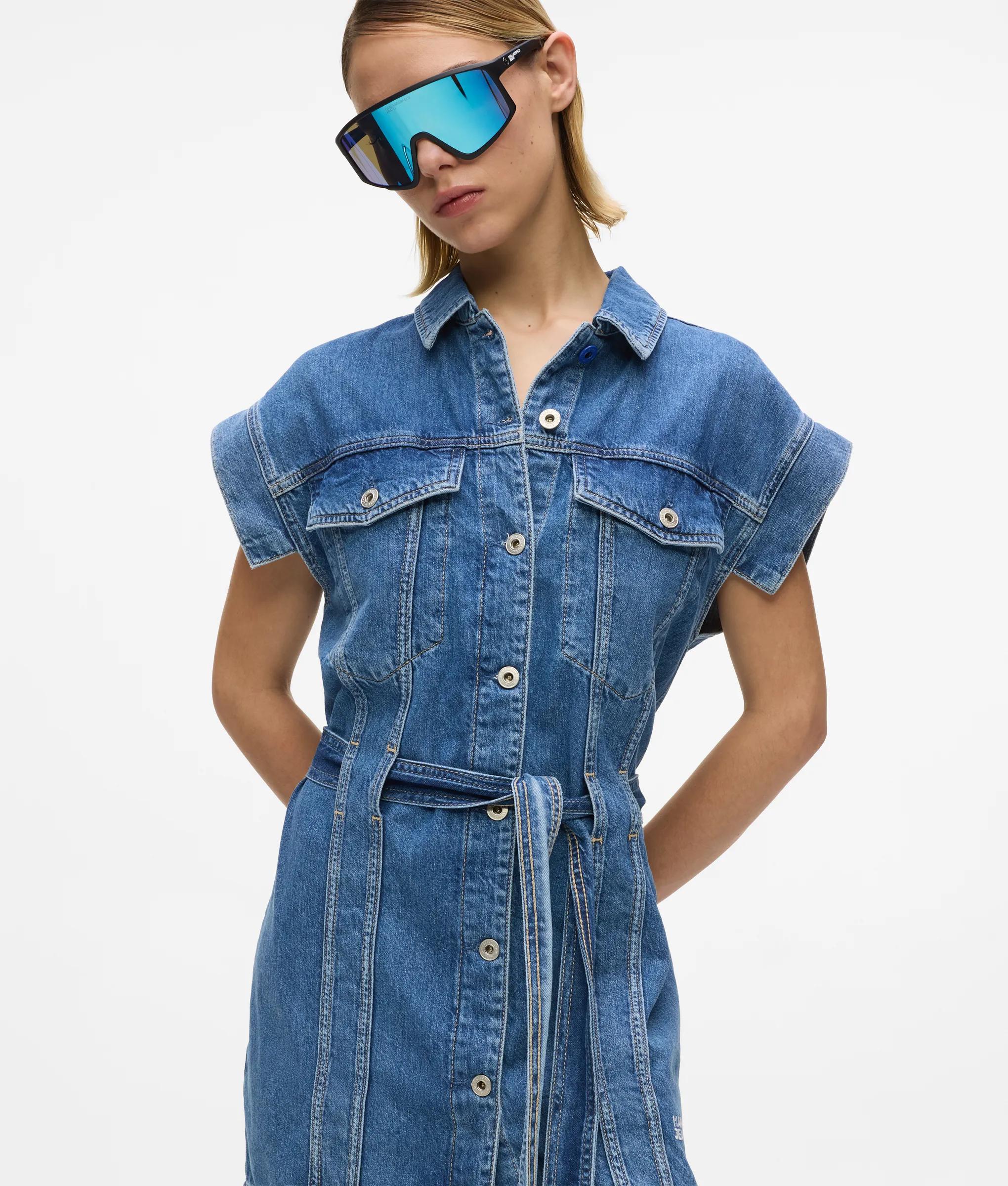 Robe en denim à manches courtes et ceinture