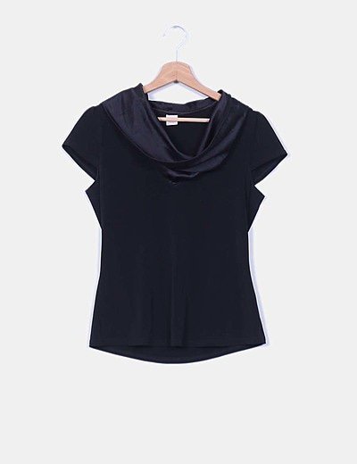 Camaïeu Black t-shirt combined with satin neckline