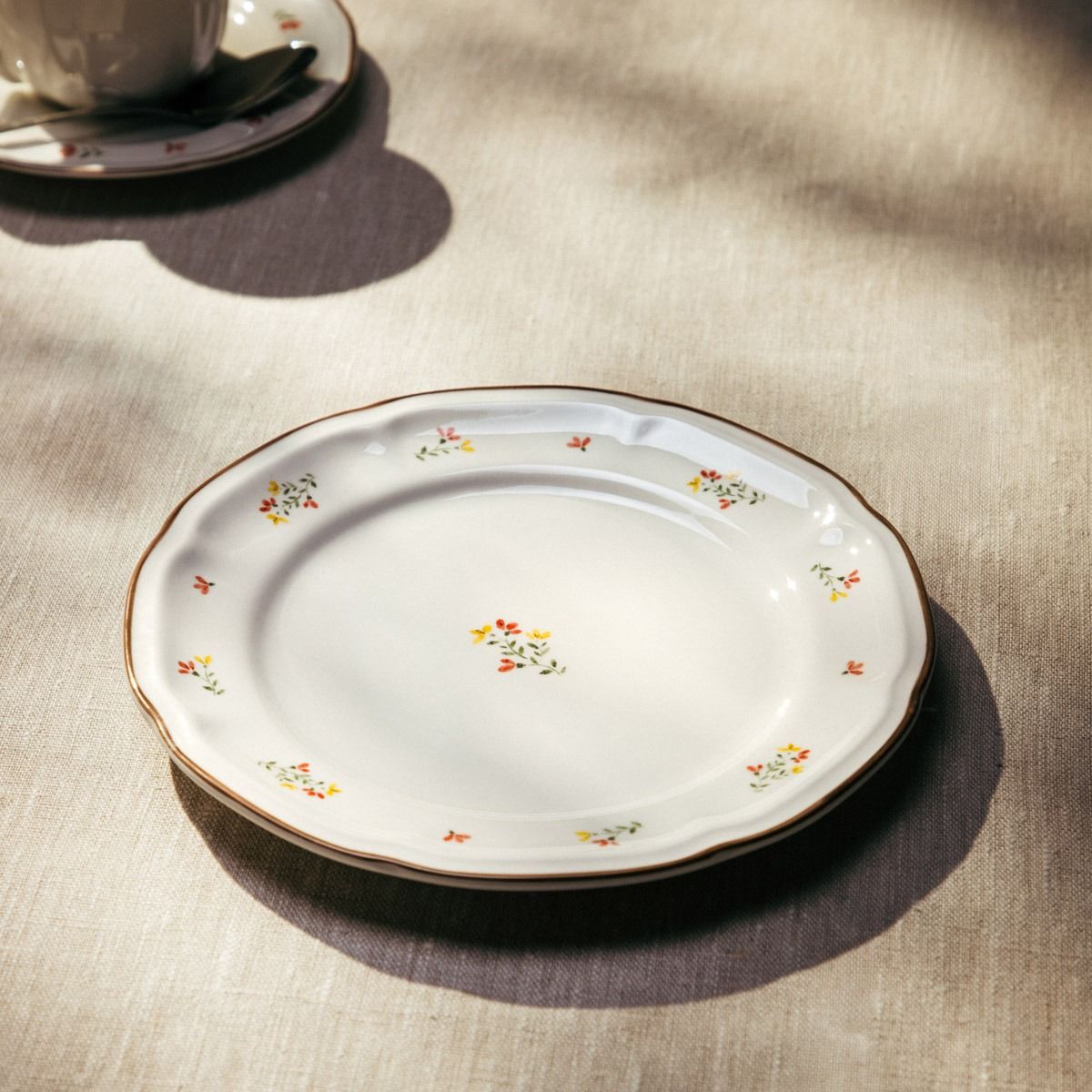 Talerz GRETA deserowy z kwiatuszkami 21 cm