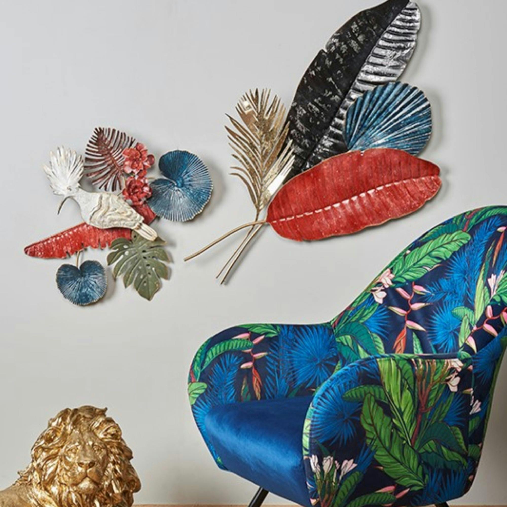 Décoration murale en métal oiseau exotique dans jardin