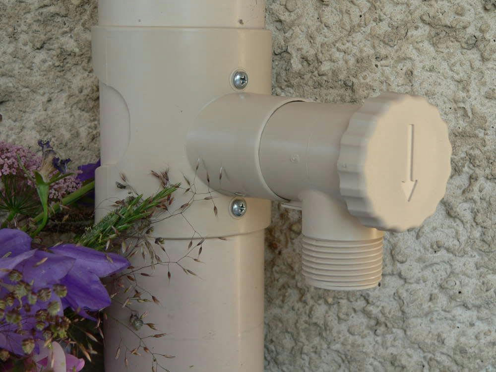 - Récupérateur d'eau pour gouttière circulaire sable