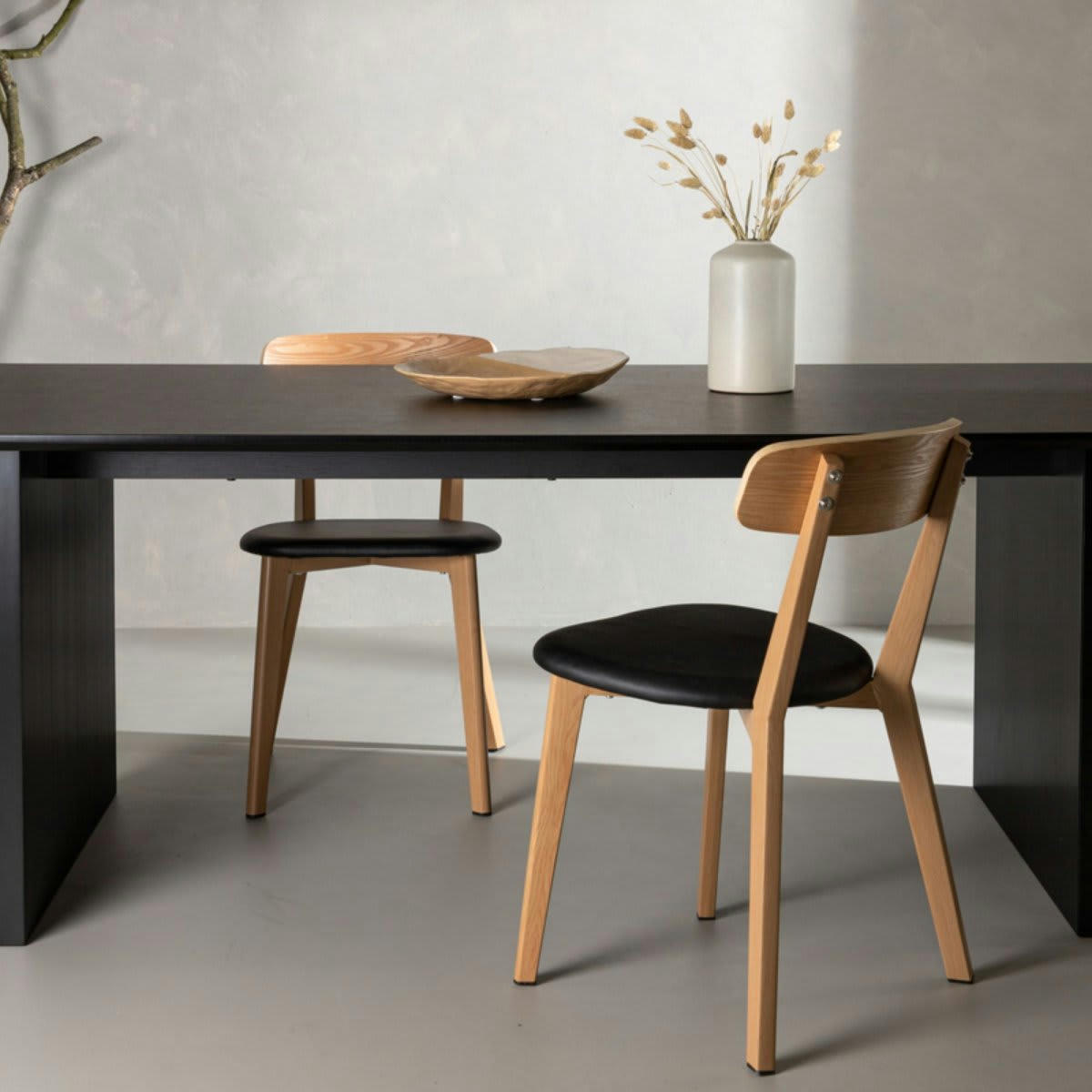 EMEE - Table à manger moderne en bois noir