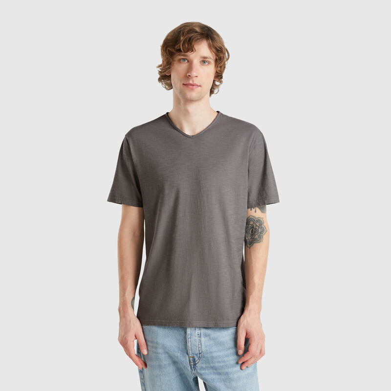 100% cotton t-shirt with V-neck