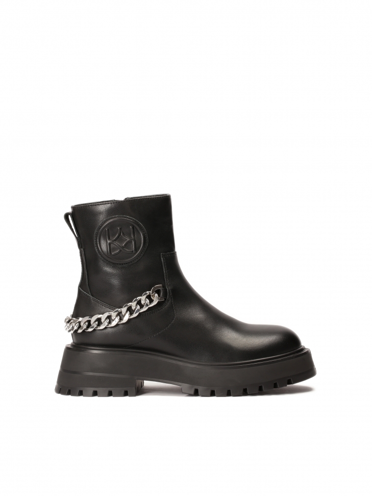 Leather black boots with zipper and chain