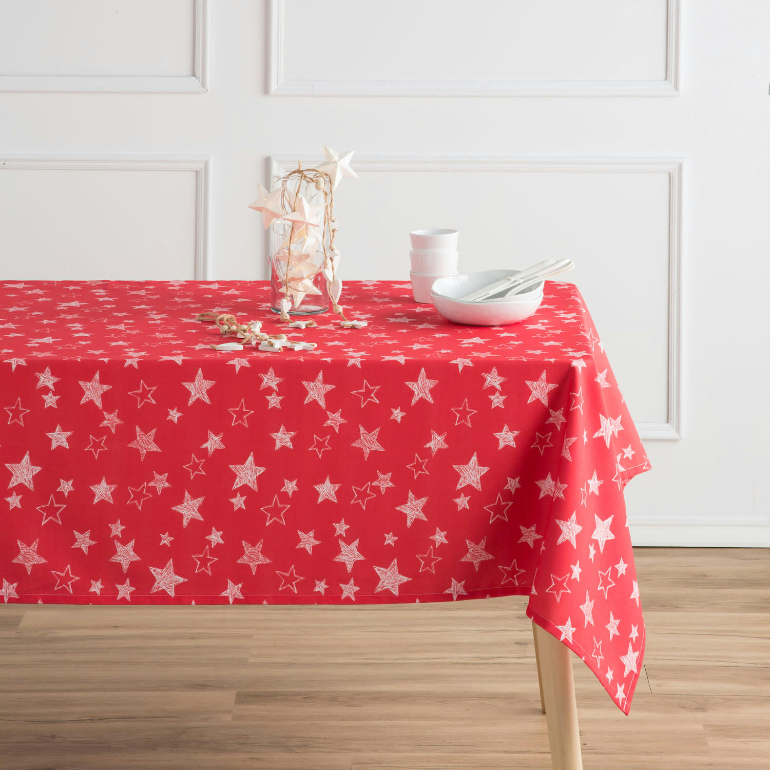 MINA - Nappe imprimée rouge avec traitement anti-taches coton 140x140 cm