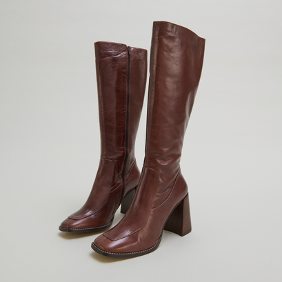Bottes hautes à bouts carrésen cuir brillant marron | VAUBANE