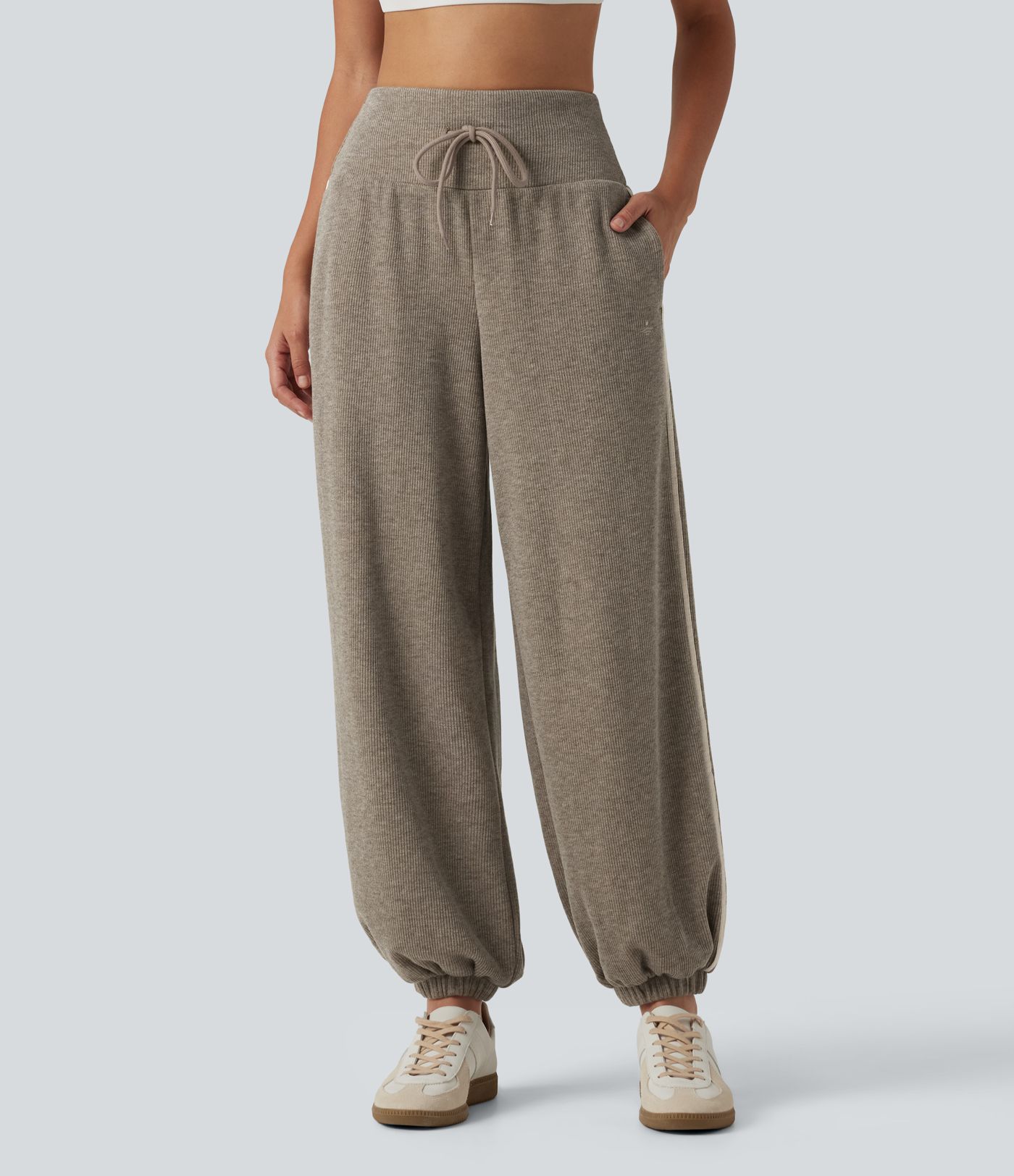 Pantalon de jogging Pantalon de jogging côtelé gainant taille haute avec bandes latérales, cordon de serrage et pochesà taille haute côtelée, effet ventre plat, bande latérale, cordon de serrage et poches
