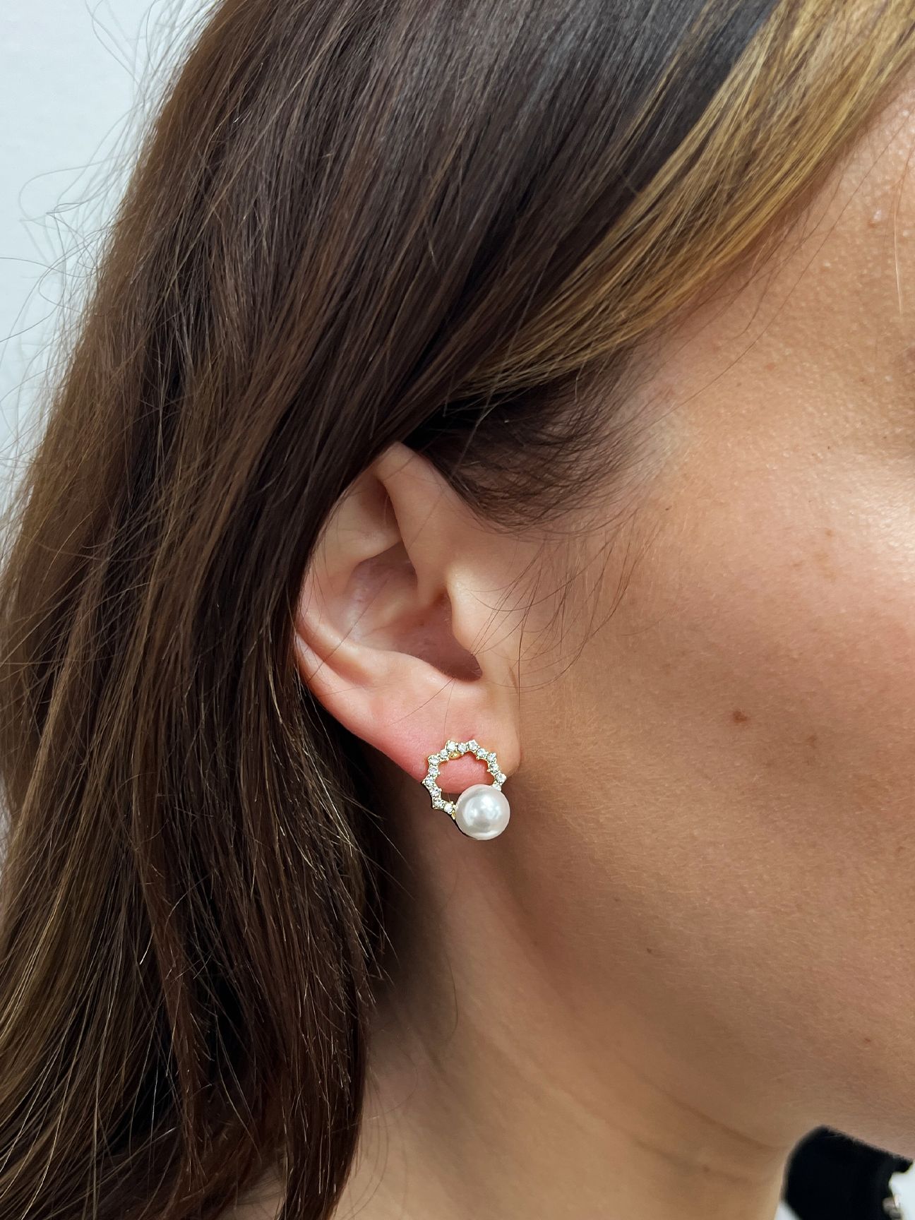 SVNX Pearl Stud Earring on Diamante Circular Wreath - Gift Boxed