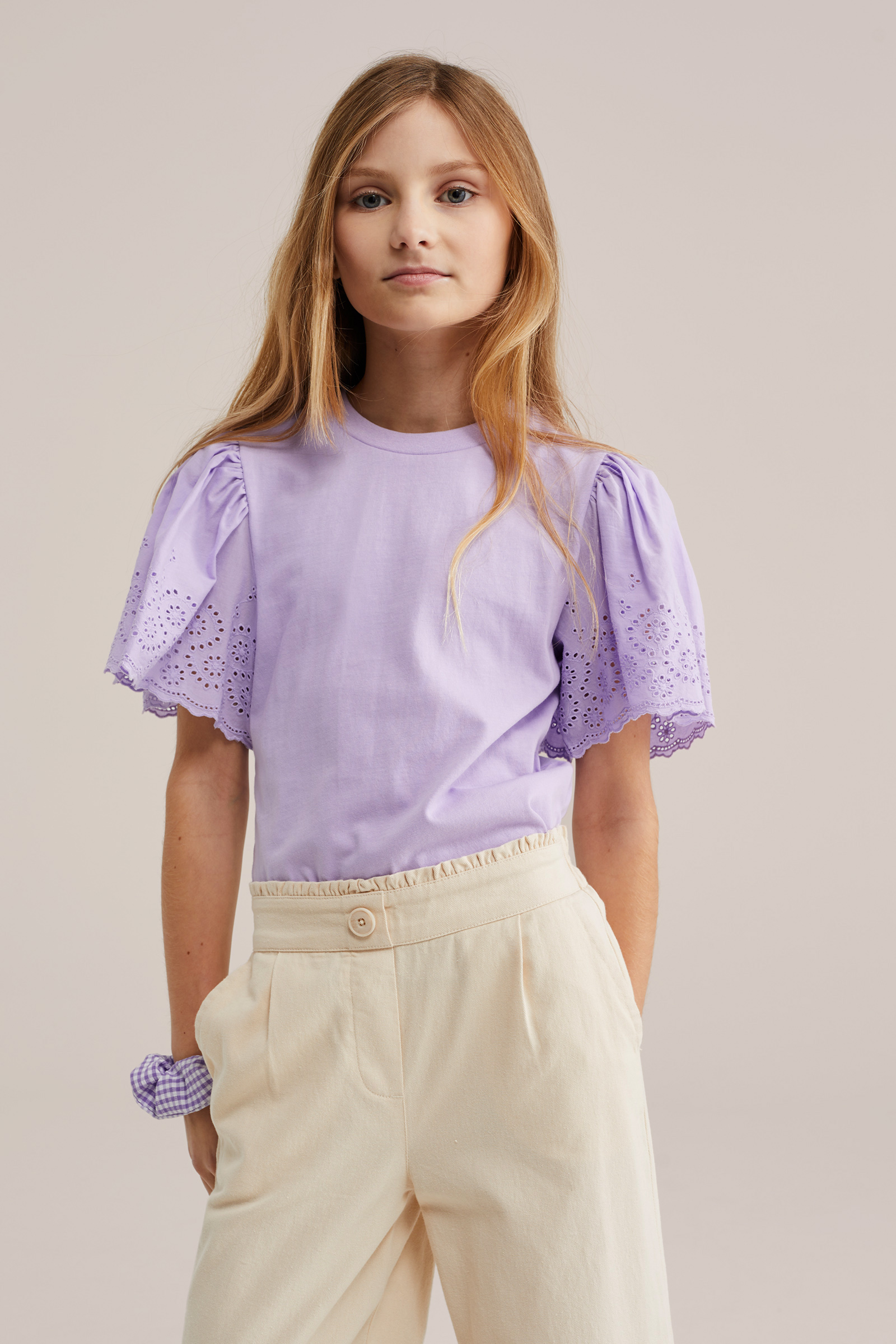 Meisjes T-shirt met broderie anglaise mouwen