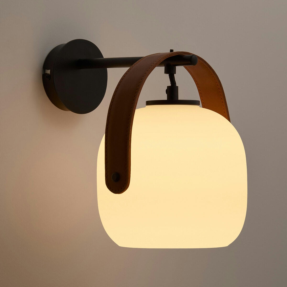 Applique métal acier et verre opaline, Kasito